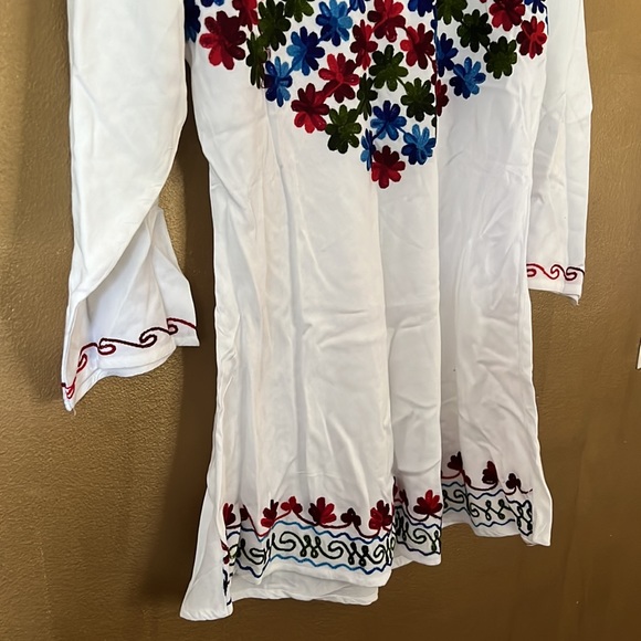 NEW-  Handmade India “Kurta”/Top with flowers  (MADE IN INDIA)— Medium - Picture 3 of 3